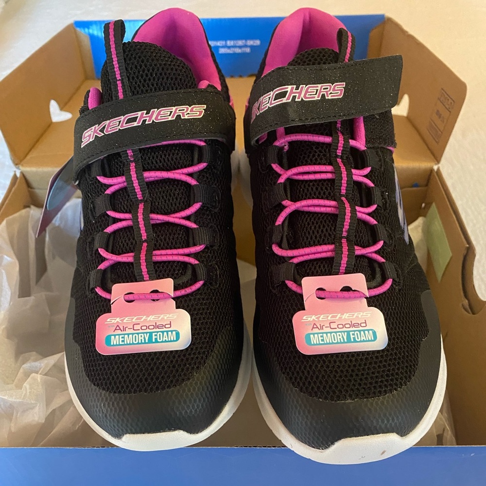 Girls Size 4 Skechers, waterproof, NWT
